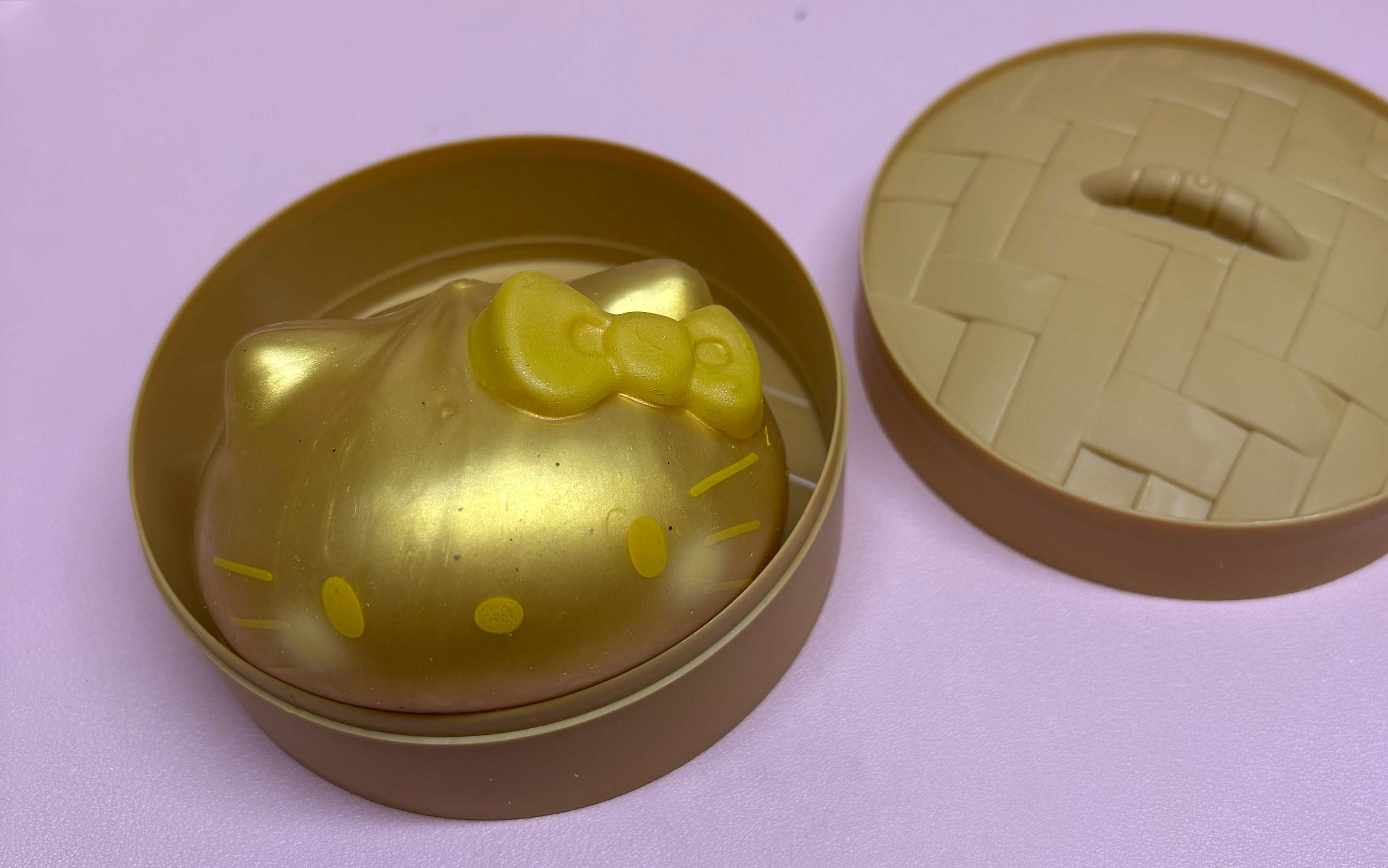 Authentic Hello Kitty and Friends Mystery Squishy Dumpling – Golden Edition